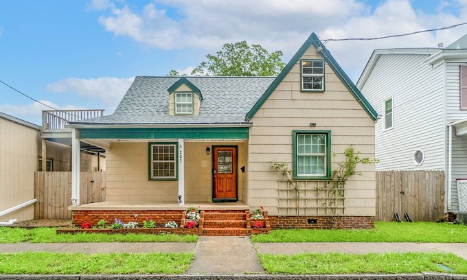 Portsmouth House | Trini Cottage with Spacious 3BR, Deck and Workspace