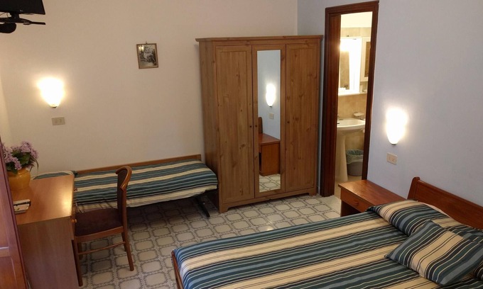 Sant'Angelo House | Tripla ST-Triple room-Ensuite with Shower