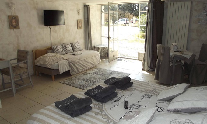 Cabries Bed & Breakfast | Triple room-Comfort-Ensuite-Garden view