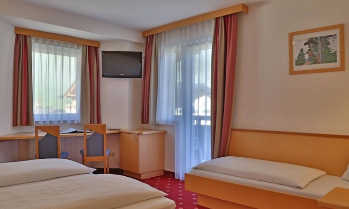 Dorfgastein Cottage | Triple room with shower, toilet - trombone, pension