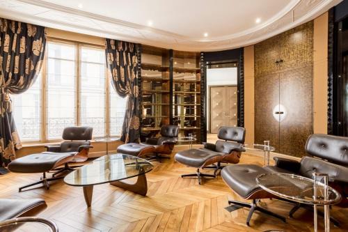 Chaillot Apartment | Trocadéro, Eiffel Tower, Luxury Apartment for 8p