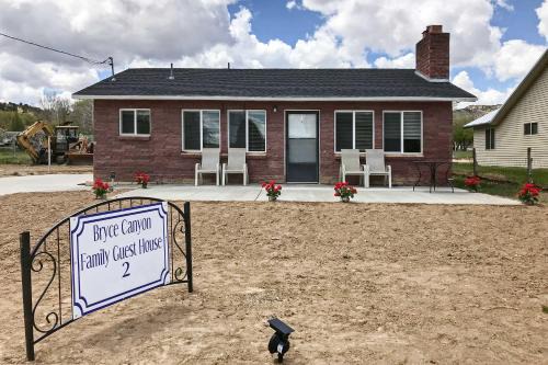 Tropic House | Tropic Family House - 10 Miles to Bryce Canyon!