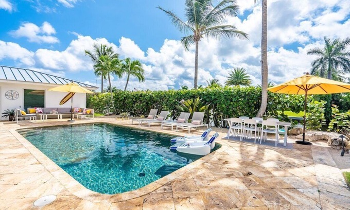 Tropic Isle House | Tropic Paradise~The Perfect Delray Beach Escape~ Heated Pool~Intracoastal Canal