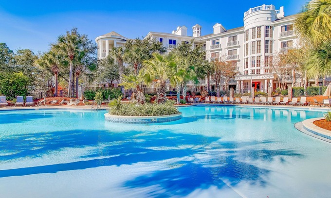 Baytowne Wharf Apartment | Tropical condo at The Village of Baytown Wharf with AC, pool, hot tub, & gym
