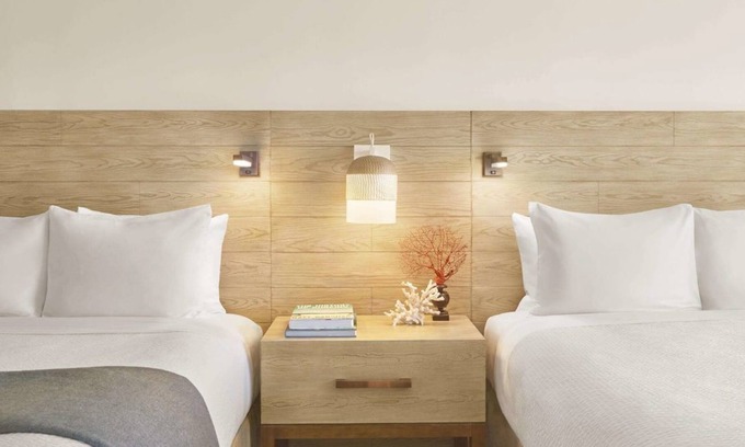 Waikiki Resort | Tropical Dream Right on Waikiki Beach! 3 Pets Allowed Units, 2 Restaurants, Pool