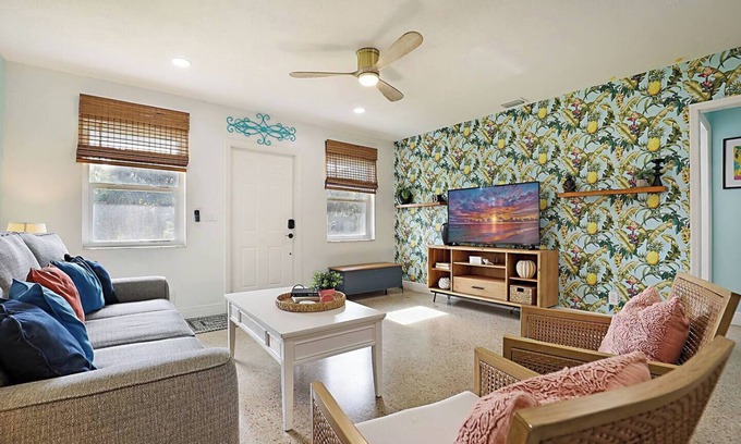Boynton Beach House | Tropical Escape near Beach! Tons of parking!