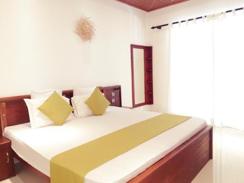 Hikkaduwa Villa | Tropical Family Villa with AC O1 Bedroom 05 Min Walk to Hikkaduwa Beach!