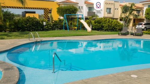 Flamingos House | Tropical Getaway in Flamingos near Beach