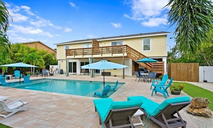 Whitney Beach Condo | Tropical Haven *A