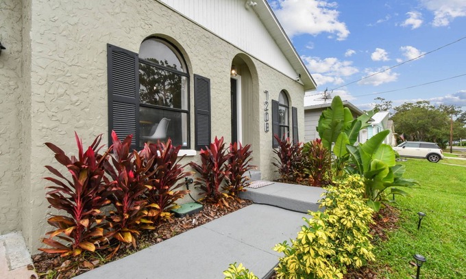Port Tampa City House | Tropical Haven- New, Central, Hot Tub, Deck, Full Kitchen, 5 min to Beach!
