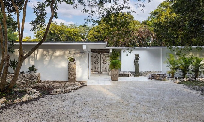 Key Largo House | Tropical House By The Shore at Largo Resort