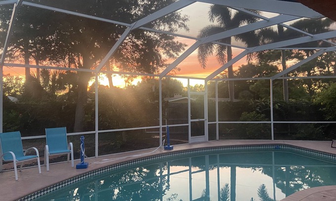 Sarasota House | Tropical Oasis 5 min to Siesta Key, Private Salt Water Pool w Lanai!