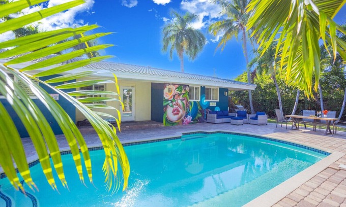 South Corals House | Tropical Oasis Heated saltwater Pool 6min to beach