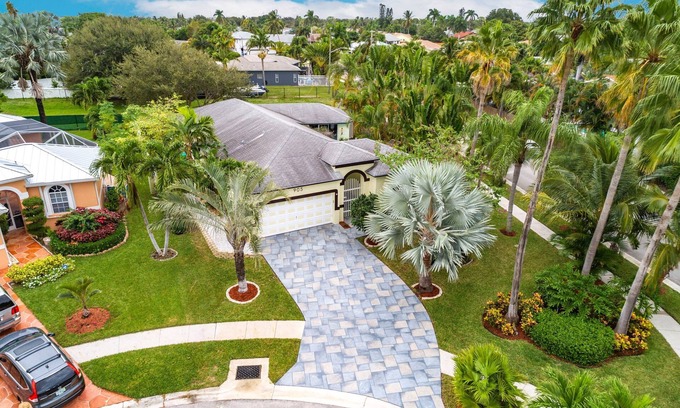 Boynton Beach House | Tropical Oasis W/Heated Pool 2 miles to the Beach