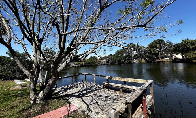 Kenneth City House | Tropical oceanfront Oasis, 2 BR with Saltwater pool in Florida