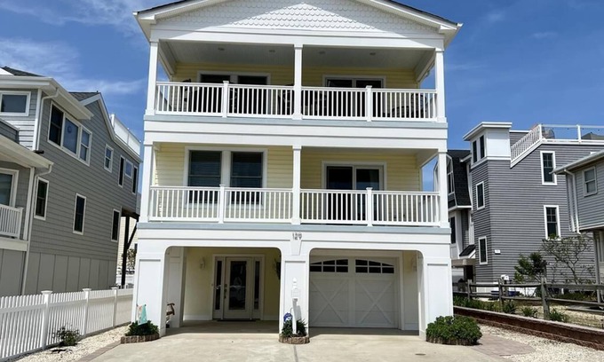 Surf City House | Tropical Paradise 1 Off Beach!
