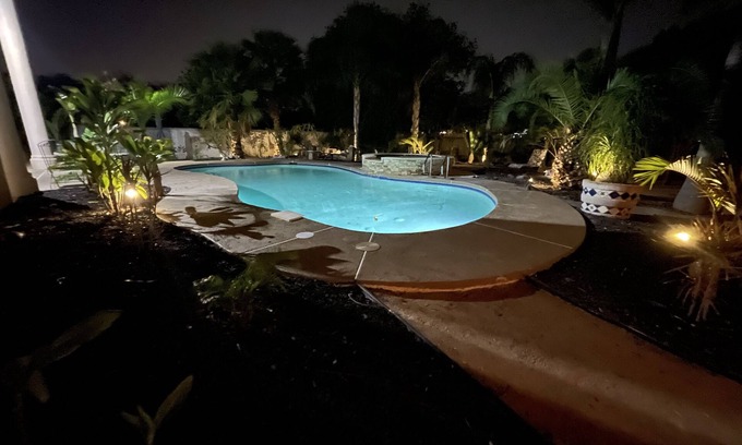 Palmhurst House | Tropical paradise 4 bedroom pool gym Mission TX