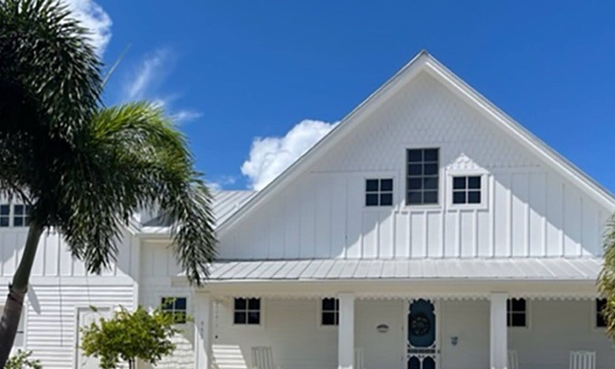 Vanderbilt Beach Cottage | Tropical Paradise near Vanderbilt Beach and Ritz Carlton