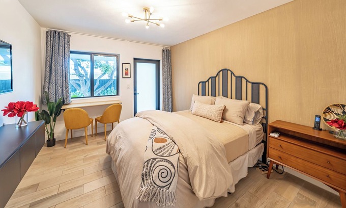 Central Oakland Park Apartment | Tropical retreat near beach with serene garden offers a fruitful sweet escape