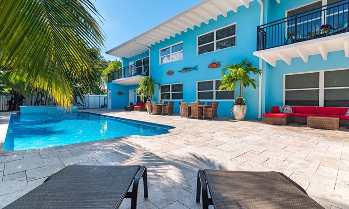 Palm Beach Shores Condo | TROPICAL TRANQUILITY⭐Singer Island 2/2⭐ Pool & Spa⭐ Walk to the Ocean