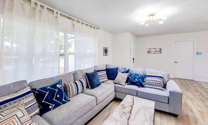 Dunedin House | Tropical Vibe