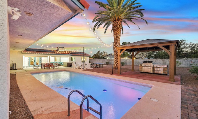 North Las Vegas Villa | Tropicana Desert-5 Bdm x 3 Bth 6 Kng Beds, Free Spa Heatn