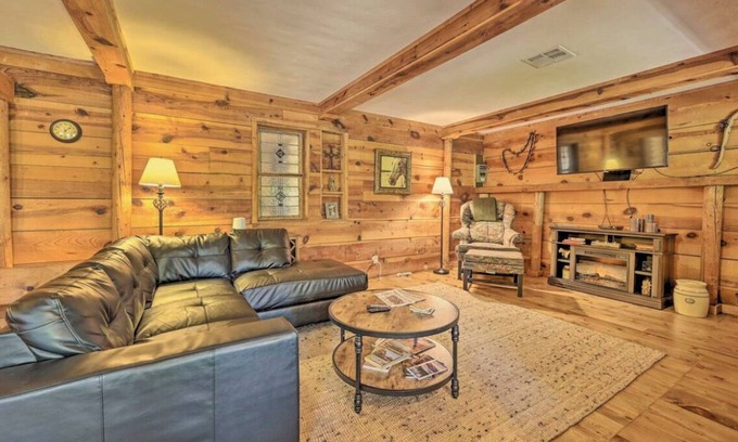 Munds Park Cabin | Trout Creek Retreat - Rustic Cabin in Munds Park