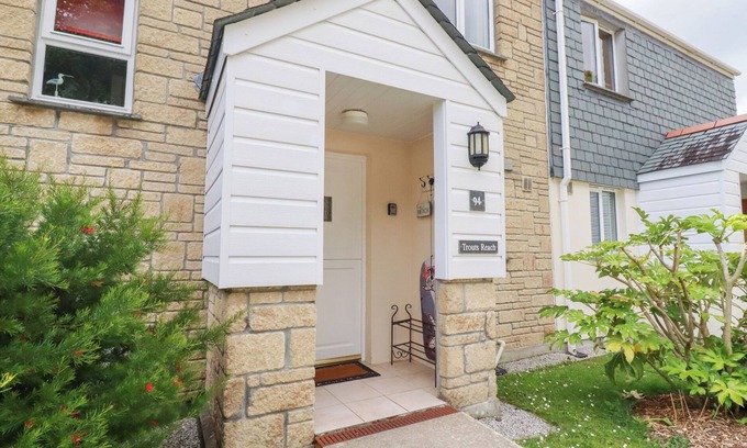 Falmouth Cottage | TROUTS REACH, family friendly, with a garden in Budock Water
