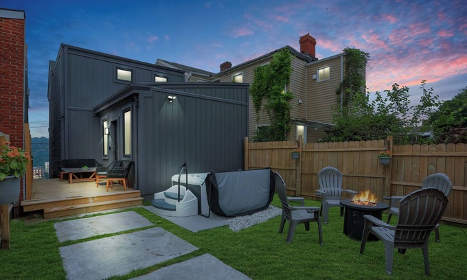 Pittsburgh House | Troy Hill Stunner W/Skyline Views 2 Decks Hot Tub Nights Firepit Vibes!