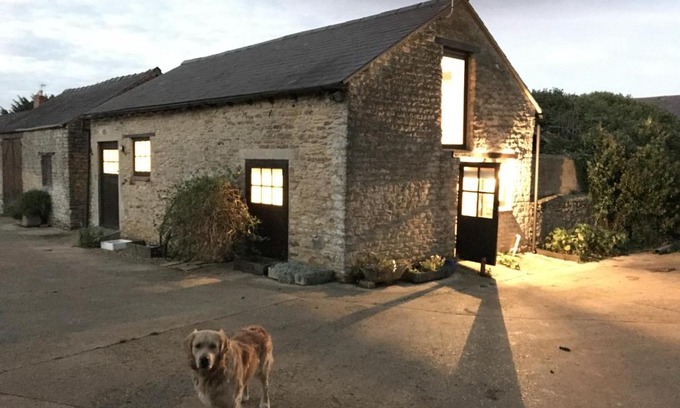 Farthinghoe Apartment | Troy's Barn