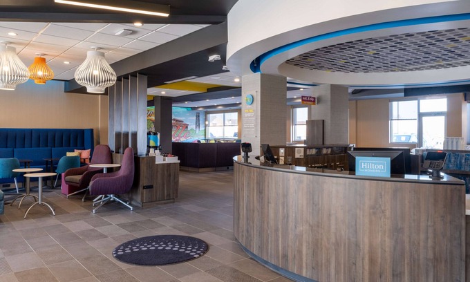 Naperville Hotel | Tru by Hilton Naperville Chicago