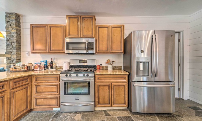 Truckee Cottage | Truckee Cottage w/Fenced Yard & Lake Donner Views
