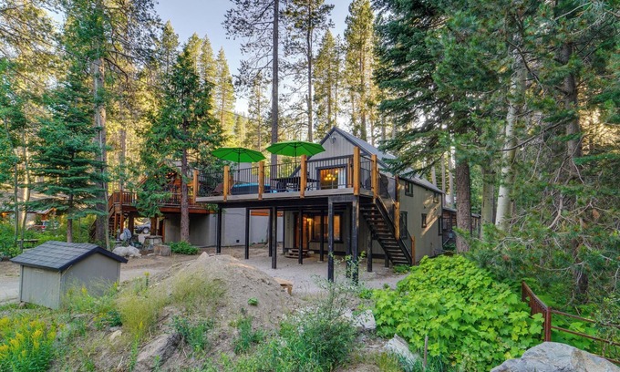 Donner Lake Woods House | Truckee Family Home, Walk to Lake + 5 Mi to Skiing