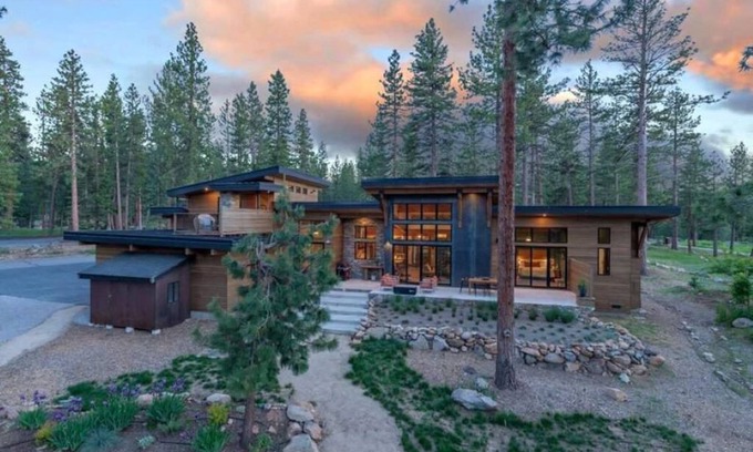 Truckee House | Truckee Modern Mountain Home on 1.4 acres, Surrounded by Pines!