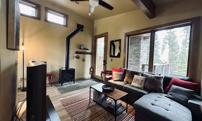 Juniper Hill Ski Chalet | Truckee Mountain Chalet Hideaway in the Pines on 1.4 Acres! Sleeps 4!