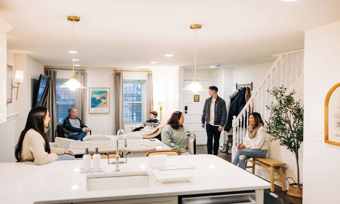 Historic Downtown Apartment | True 2-bed - 20 mins to NYC! Luxury Brownstone