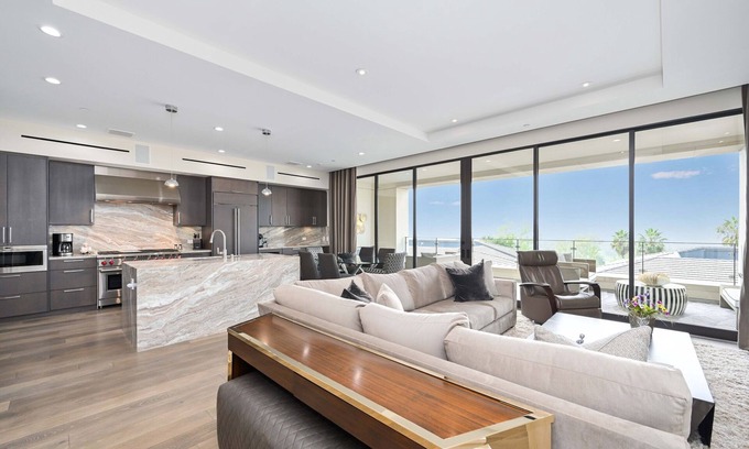 Newport Center Apartment | True Luxury Living in Fashion Island w/Elevator and Ocean Views