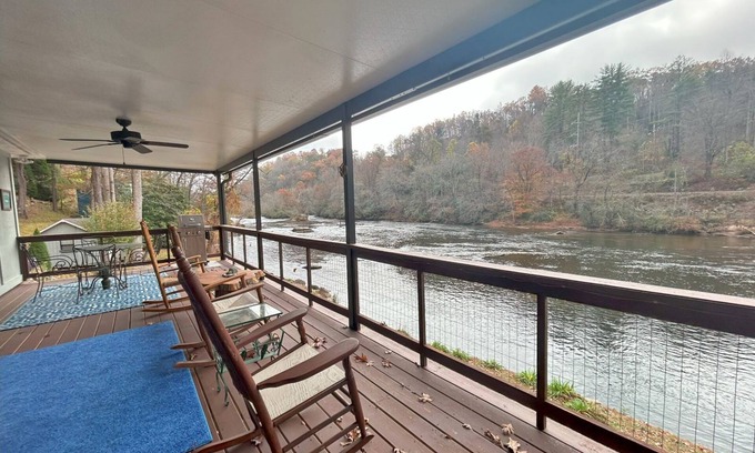 Cherokee House | Tuckasegee Cabin- Riverfront one bedroom