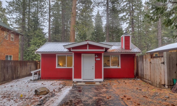 Tahoma Cabin | Tucked Inn - Cozy 1BR 1BA Cabin in Tahoma – Fenced Backyard, Dog Friendly