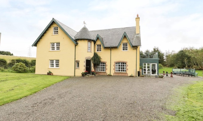 Perth Cottage | TULCHAN LODGE, pet friendly, with open fire in Crieff