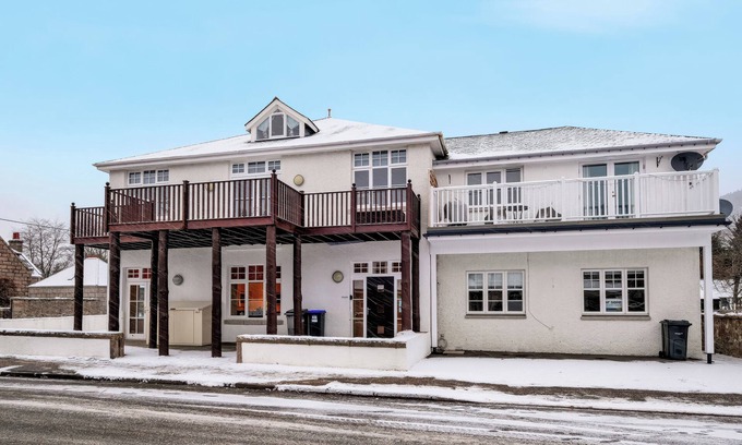 Ballater Cottage | TULLICH APARTMENT, family friendly, with a garden in Ballater