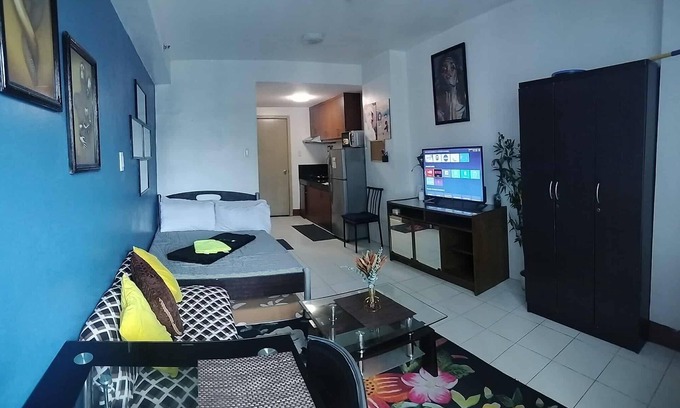 South Triangle Condo | Tum's MPlace Staycation 7th Floor Tower B