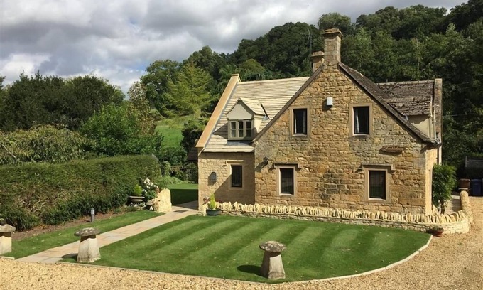 Buckland Cottage | TUMBLEDOWN, family friendly, character holiday cottage in Broadway
