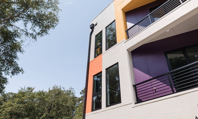 Wilmington House | Turf ROOFTOP w Games and more in Heart of Wilmington! Rent Multiple or One Unit! Unit C