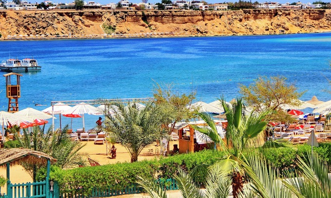 Ras Umm Sid Hotel | Turquoise Beach Hotel