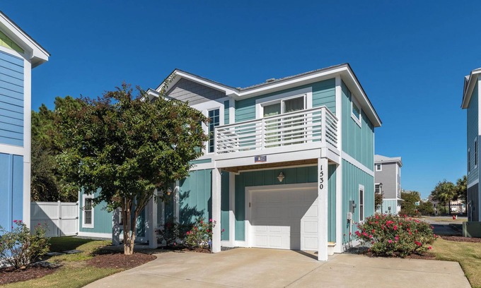 Bermuda Bay House | Turquoise Waves at Devonshire Place