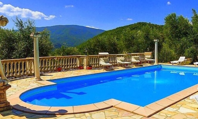 Caprese Michelangelo Resort | Tuscany Villa Resort 10 people. Salt water pool Caprese Michelangelo