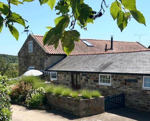 Scawton House | Twattleton Cottage Kilburn Yorkshire - Beautiful views