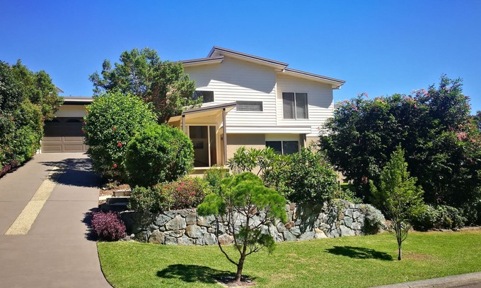 Red Head House | Twilight Breeze - A hidden gem with ocean views and dog friendly