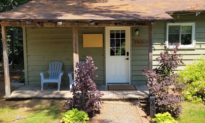 Petawawa Cabin | Twin 2 Cabin at Pine Ridge Park